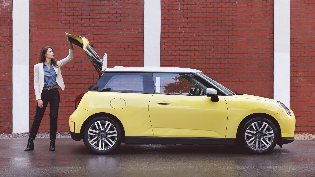 MINI Countryman with a man and woman standing behind on phones